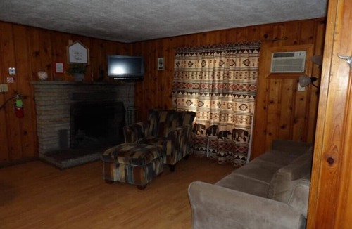 Ruidoso Cabin | Ponderosa Cabins 104 N Laurel cabin 10