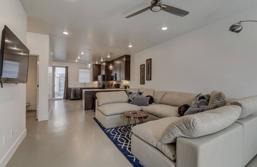 St. George House | Pool Open! | Pool View | Disney+ YouTubeTV | Built in Bunk Beds | Nintendo | #7