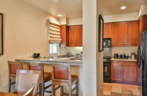 La Quinta Condo | Poolside! Stunning Villa near sparking pool & large spa, Garage, Pet Friendly! (L62-2)