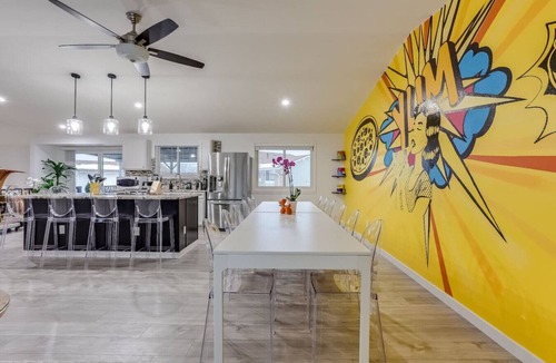 South Westminster House | Pop Art Oasis | Karaoke, Mini Golf, Hot Tub & Pool