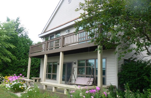 Pinckney House | Portage Lakefront - Great View & Location - 5 Bedrooms - 3 Baths - 2 Car Garage