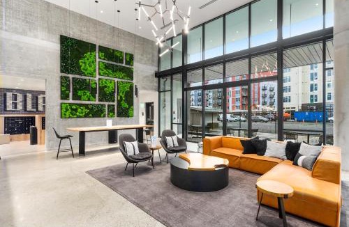 Downtown Apartment | Posh Lofty Pad in Central Redmond - 92 Walkscore!