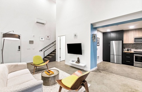 Downtown Apartment | Posh Lofty Pad in Central Redmond