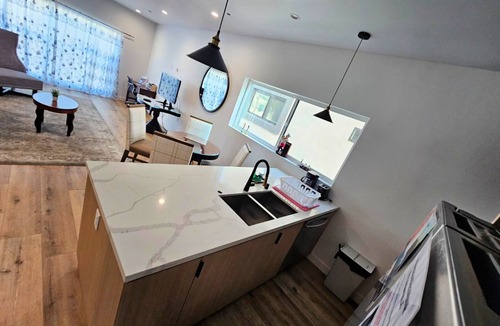East Hollywood House | Premiere 5 bedroom Place in Hollywood, free AC, WiFi and Parking