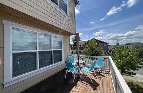 Northwest Snohomish House | Premium Snohomish mansion with views of skydivers