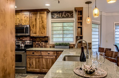 Peak 9 Condo | PRIME LOCATION -AUTUMN Beauty blk to Main St Village @ Breck Pool, hot tubs +