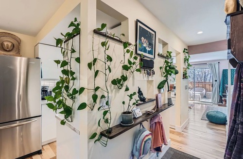 Glenwood Grove - North Iris House | Prime Location - Cozy Modern 2-bedroom townhome in beautiful Boulder w/WiFi, AC