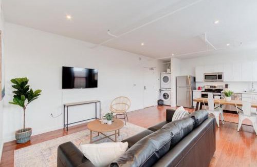 South Main Historic District Apartment | Prime Location - Modern Loft Right on S Main St!