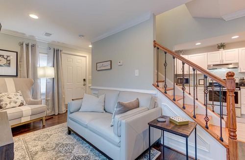 Middleburg House | Pristine Middleburg Home with 2 Bedrooms 1 Bath