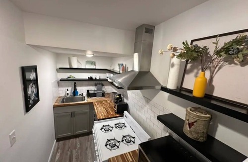 Olde Towne East House | Private 1 bed/1bath by Downtown Columbus, Arenas, & Hospitals