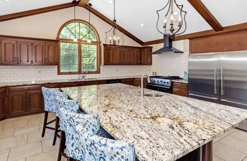 Medina House | Private and secluded Mansion in the woods