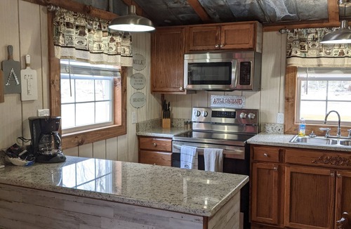Columbia Cabin | Private cabin located on 7 acres in the country
