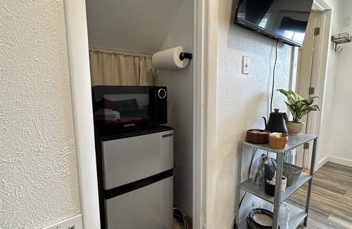 Dupont Apartment | Private Entry Modern Luxury Junior Guest Suite