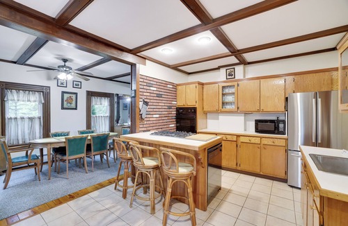 Beach Lake House | Private Farm House with Pond and A/C in Beach Lake
