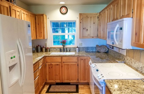 Tillamook House | Private Home in the Trees within walking distance to the Bay!