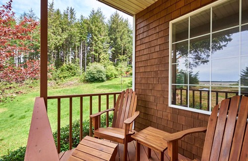 Tillamook House | Private Home in the Trees within walking distance to the Bay!