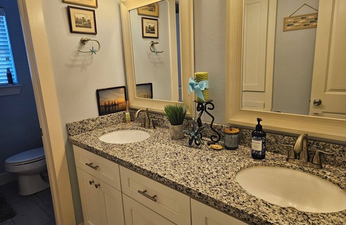 El Lago House | Private house, sleeps 8-10, close to Kemah Boardwalk, the Bay & Clear Lake