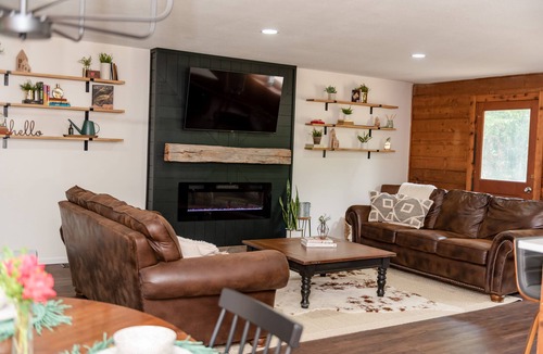Archbold Cabin | Private newly remodeled cabin on 10 acres next to the tiffin river