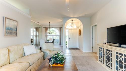 Central Naples House | Private Pool Pond Views Bonus Lounge in Gated Naples Community Drive to Dining Sand