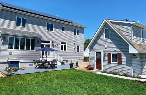 Seaford Apartment | Private Waterfront Loft, Minutes to the Beach