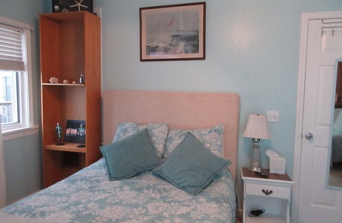 Toledo Cottage | Private WATERFRONT ROOM W/Private deck in SHARED COTTAGE
