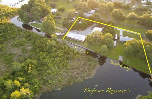 Crystal River Apartment | Professor Rousseau's Tiki Hideaway