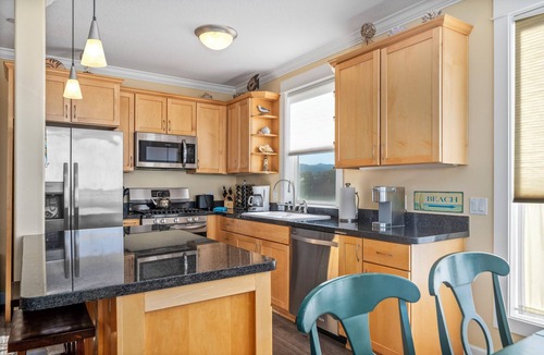 Lincoln City Condo | Promo! 2nd Floor, Corner Oceanfront Condo/Private Hot Tub/Pool/WiFi and More!