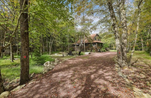 Lake Harmony Estates Cabin | Prvt+KingBd+Foliage+LakeHarmony+HotTub+Ski+FirePit