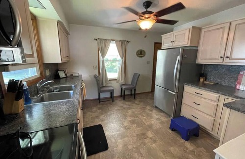 Pleasant Gap House | PSU Spacious Home. Free Parking, WiFi, Back Yard.