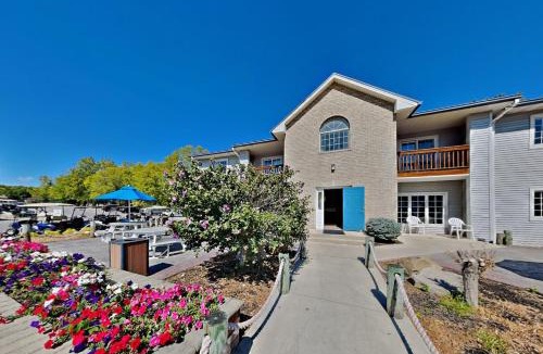 Put-in-Bay House | Put-in-Bay Poolview Condo #4