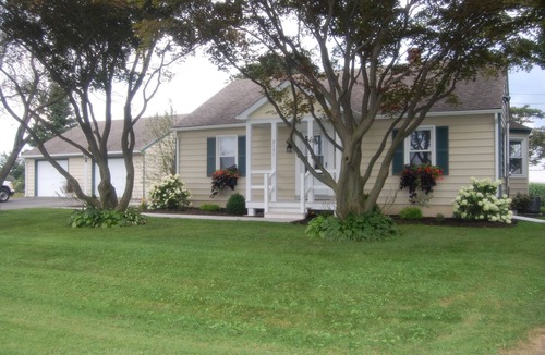 Quarryville Cottage | Quaint & a Big back yard 2-bedroom cottage just 18 minutes from Dutch Wonderland