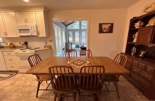 Elm House | Quaint Cape Cod attached home nestled atop a hill near Speedwell Forge Lake