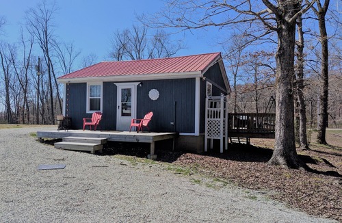 Camden Cottage | Quaint Cottage in Birdsong Creek/KY Lake/TN River. Short and Long-term rental