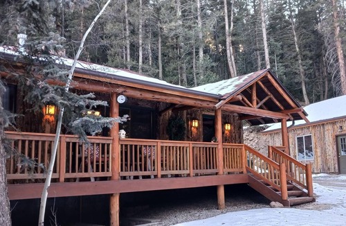 Shadow Mountain Cabin | Quaint, Cozy, Comfortable 1937 Mountain Cabin
