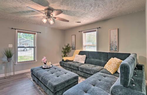 Murfreesboro House | Quaint Downtown Murfreesboro Cottage with Lush Yard