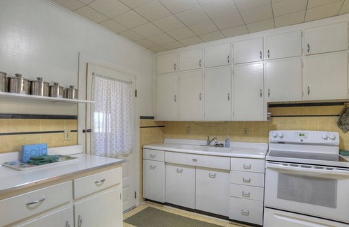 Creede House | Quaint Historic Family Friendly Home - In Heart of Creede