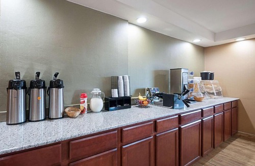 Reisterstown Station Hotel | Quality Inn Near Pimlico Racetrack