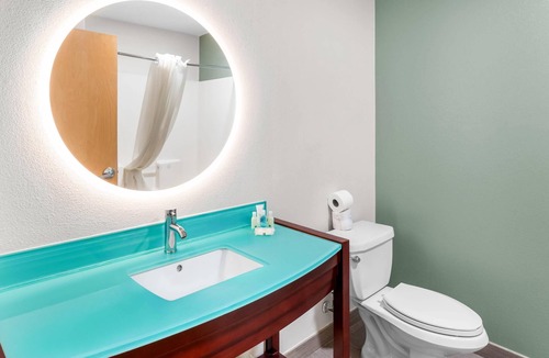 Waldorf Hotel | Quality Suites Waldorf