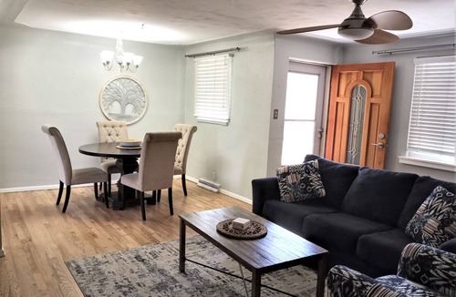 Barths House | Quiet 3BR spot between downtown AND the mountains