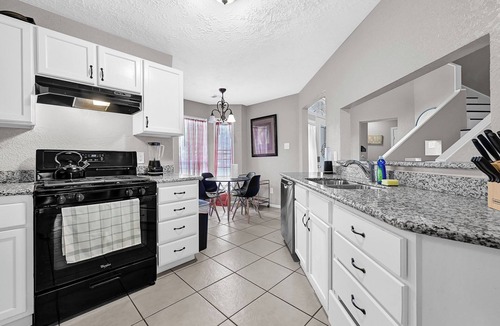 El Lago House | Quiet 4BR Near Nasa & Kemah, King Bed, Bbq, Patio