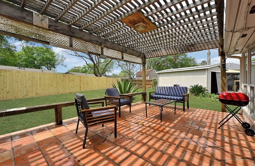 El Lago House | Quiet 4BR Near Nasa & Kemah, King Bed, Bbq, Patio