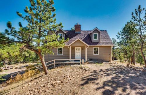 Allenspark House | Quiet and Peaceful Home in Allenspark with Deck!