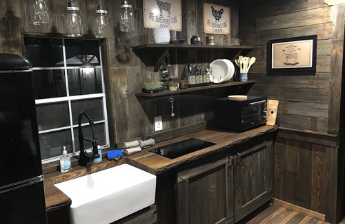 Lampasas Cabin | Quiet Country Rustic Cabin