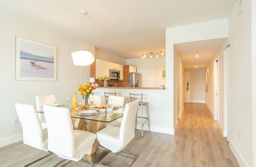 Sunny Isles Beach Condo | Quiet marine condo with breathtaking views of the bay | WIFI + Parking