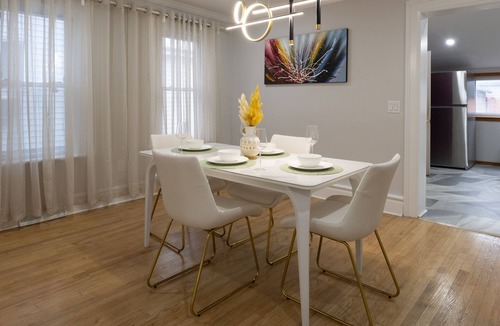 Utica House | Quiet, Relaxing and Modern Utica House