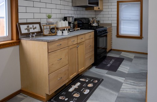 Utica House | Quiet, Relaxing and Modern Utica House