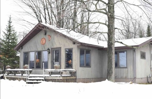 Rhinelander Cabin | Quiet waterfront cabin near Tomahawk & Minocqua, Pet friendly