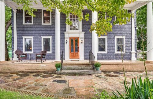 Putnam House | Quintessential New England Home with Patio and Grill!