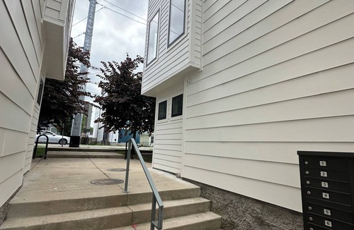 Chestnut Hill House | RARE FIND - 1 Bed 2 Bath Modern Private Oversized Garage City Skyline Views