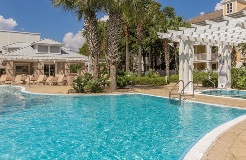 Baytowne Wharf Condo | RARE Poolside Studio at Baytowne Wharf! Walk out to Pool, Hot Tub, Beach Tram
